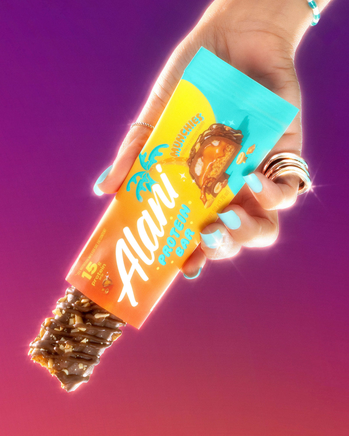 A women holding a protein bar in flavor munchies.
